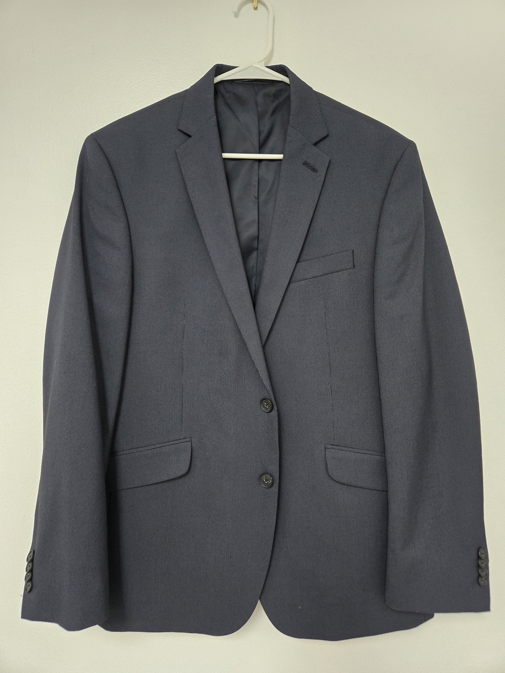 Classic Men’s Navy Suit 40R/33W